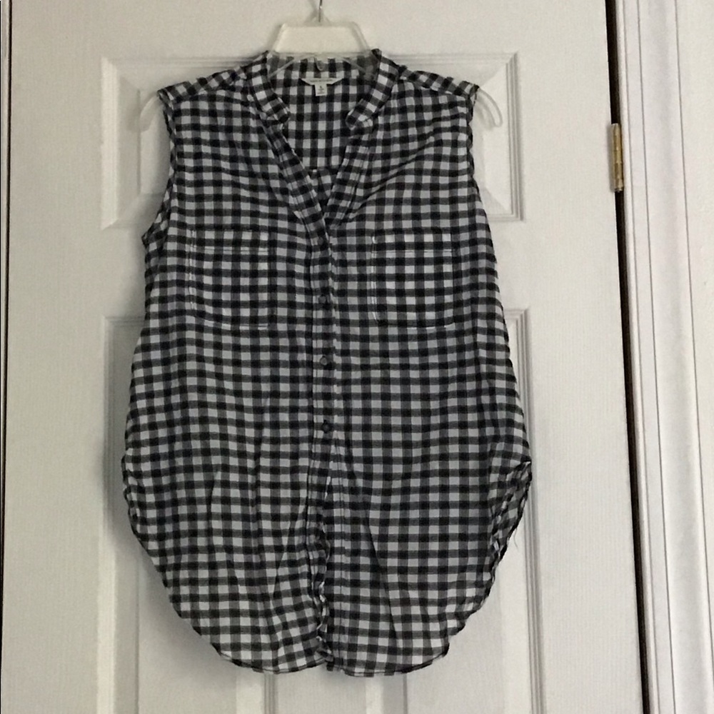 Max studio plaid sleeveless button down top